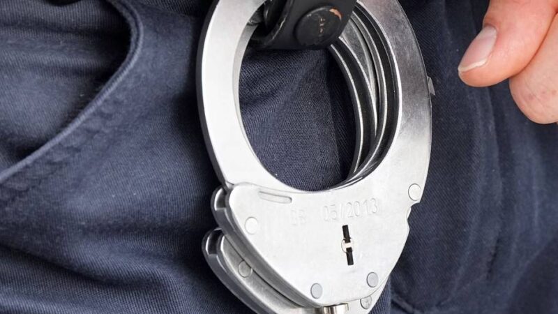 Zwei Mülltonnenbrände in einer Nacht: Polizei fasst mutmaßlichen Brandstifter