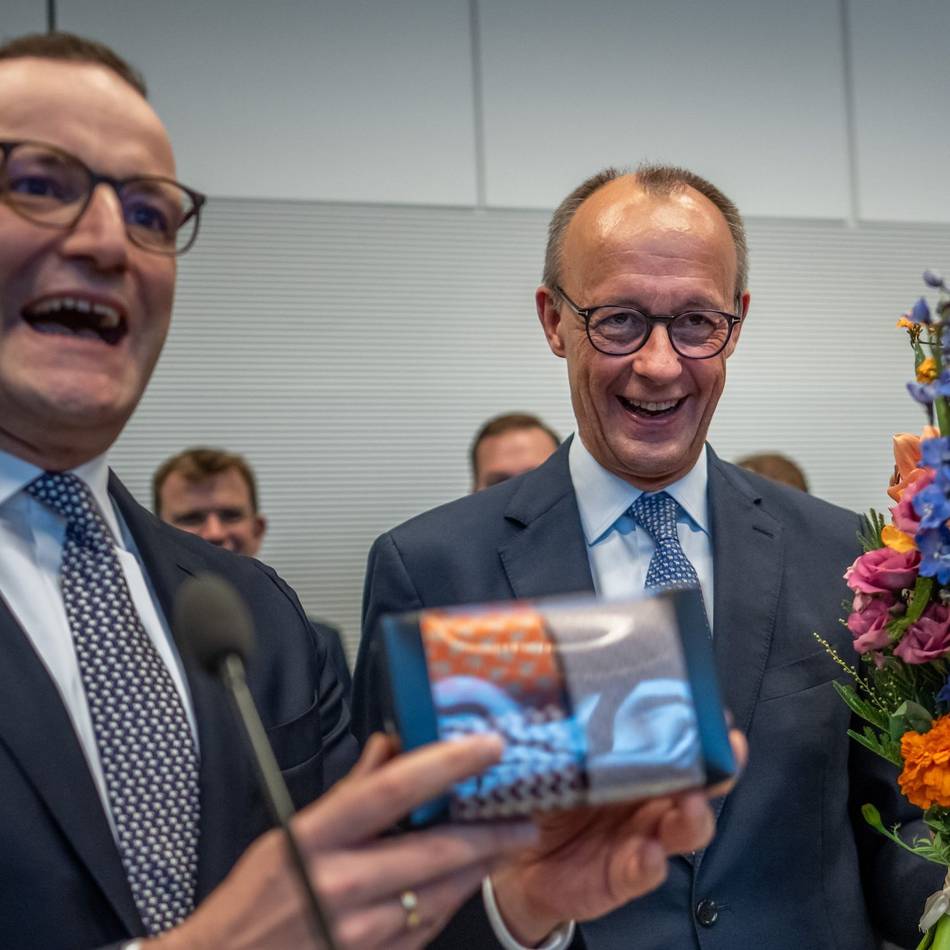 Merz feiert Geburtstag: Blumen, Krawatten und „Happy Birthday, lieber Friedrich“