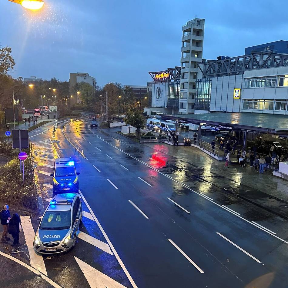 Acht Verletzte in Einkaufszentrum: Polizeieinsatz im Frankfurter Nordwestzentrum nach Knallgeräuschen