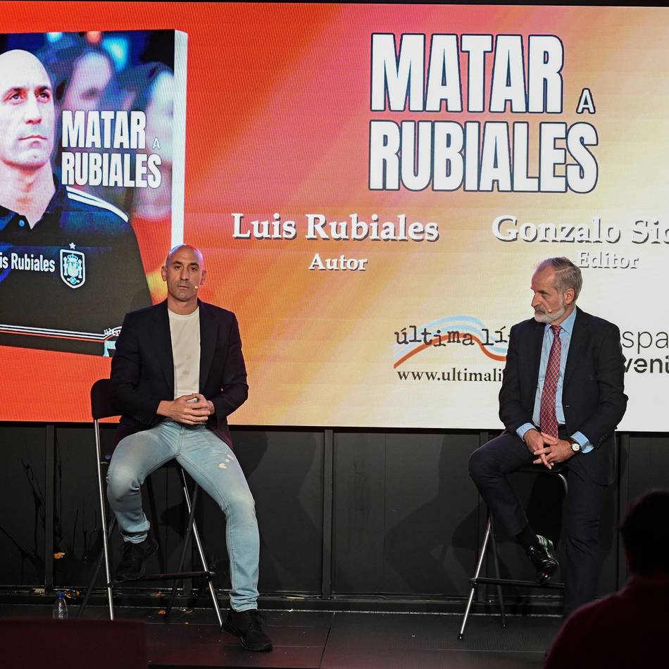 Bei öffentlichem Auftritt: Skandal-Funktionär Rubiales von eigenem Onkel mit Eiern beworfen