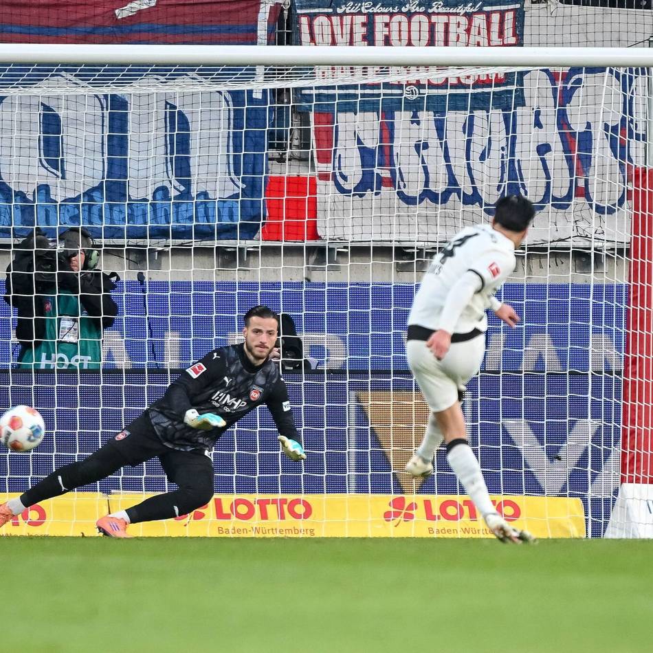 Elfer-Glück ebnet Gladbach den Sieg: Diks und Tabakovic tricksen Heidenheims Keeper Ramaj aus
