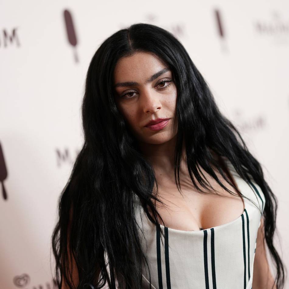 Musik: Charli XCX bringt neues Album „Wuthering Heights“ heraus