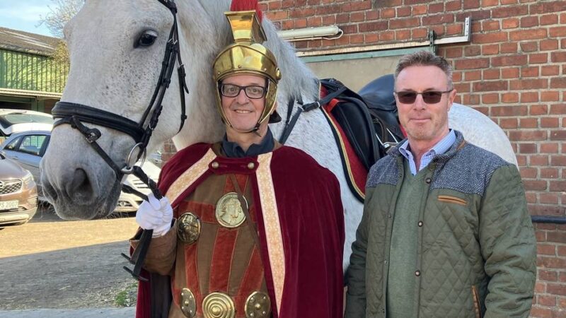 Brauchtum in Meerbusch: Als Sankt Martin bringt er Kinderaugen zum Leuchten