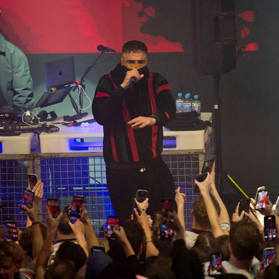 Nach Netflix-Erfolg: Rapper Haftbefehl gibt erstes Konzert seit Doku – „Bin clean“