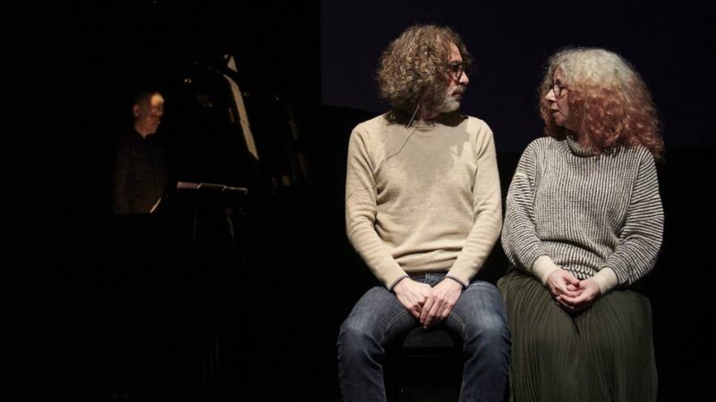 Theaterabend im FFT: Mit Brecht über Exil und Kunstfreiheit nachdenken