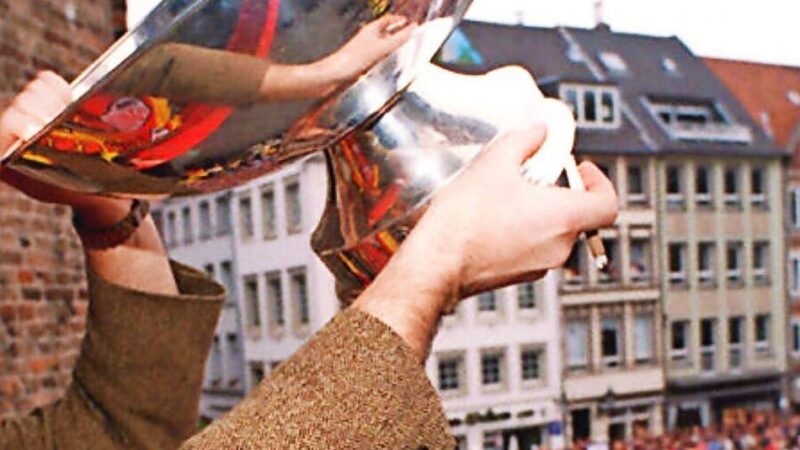 Glorreiche Vergangenheit, herausfordernde Gegenwart:  „Wir schulden es der Stadt“ – DEG zum 90. Geburtstag im Neuaufbau