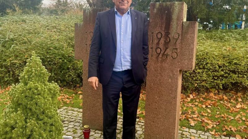 Auf Friedhof in Heerdt: Volkstrauertag soll auch an Opfer unserer Zeit erinnern