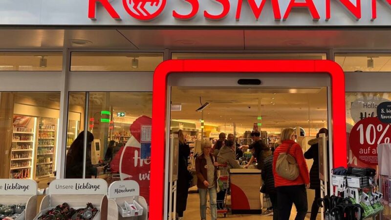 Frequenzbringer in der Innenstadt: Drogerie Rossmann hat nach Umbau wiedereröffnet