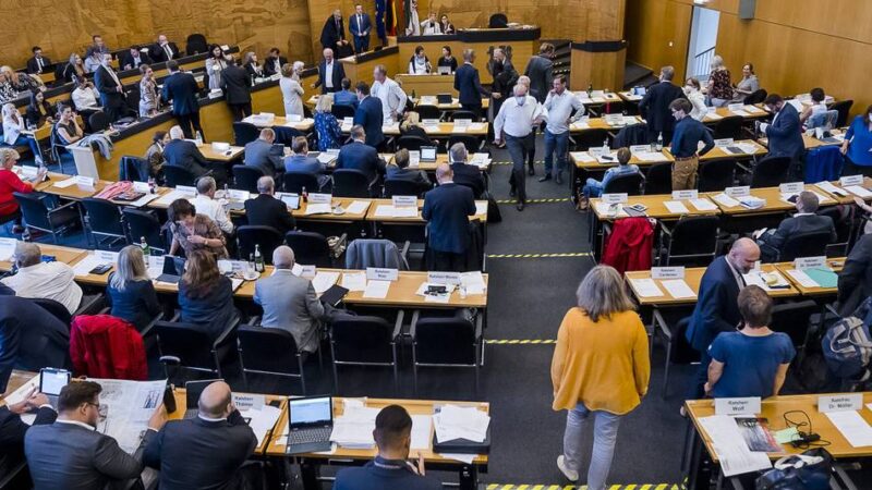 Streit um Gebet vor konstituierender Sitzung: Wie viel Weltanschauung verträgt der Düsseldorfer Stadtrat?