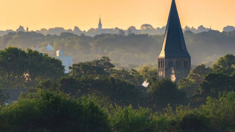 Langenfelder Wandkalender: Ein bunter Streifzug durch die Stadt in zwölf Bildern