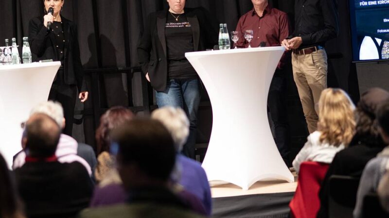 Maxhaus zeigt Ausstellung: Queer und katholisch – die Zeit des Versteckens ist vorbei