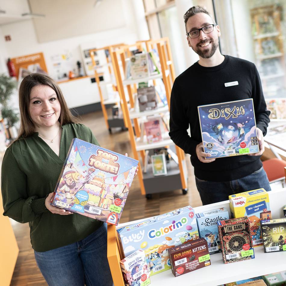 „Gehen weg wie warme Brötchen“: Stadtbibliothek Meerbusch erlebt Ansturm auf Gesellschaftsspiele