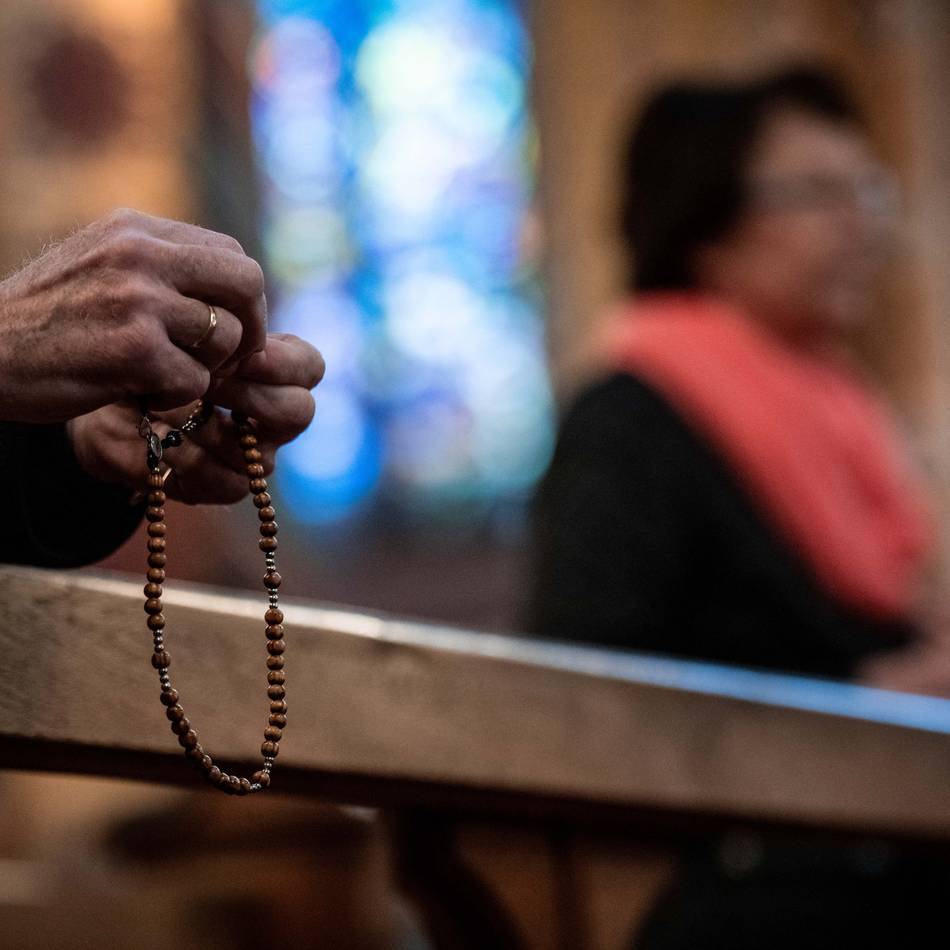 Besondere Aktion: Rosenkränze für Knast in Ratingen