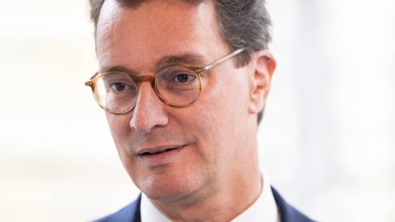 Wüst bei Veranstaltung in Berlin: „Influencer haben keinen Auftrag der journalistischen Integrität“