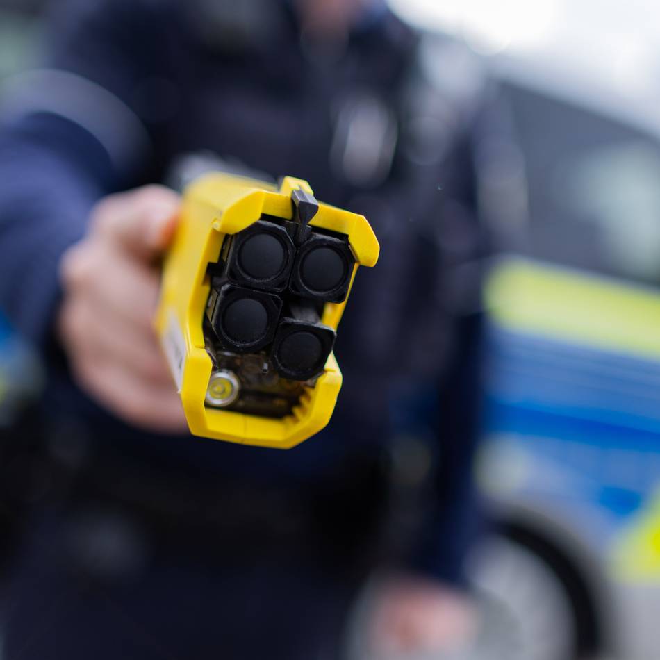 Gutachten liegen vor : Kommt der Taser jetzt für die ganze Polizei in NRW?