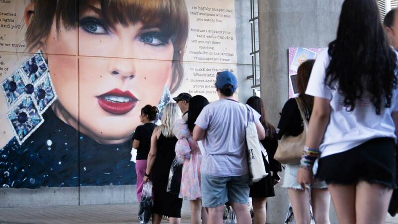 „Swifties“ und „Stans“: Was Fans an Stars bindet