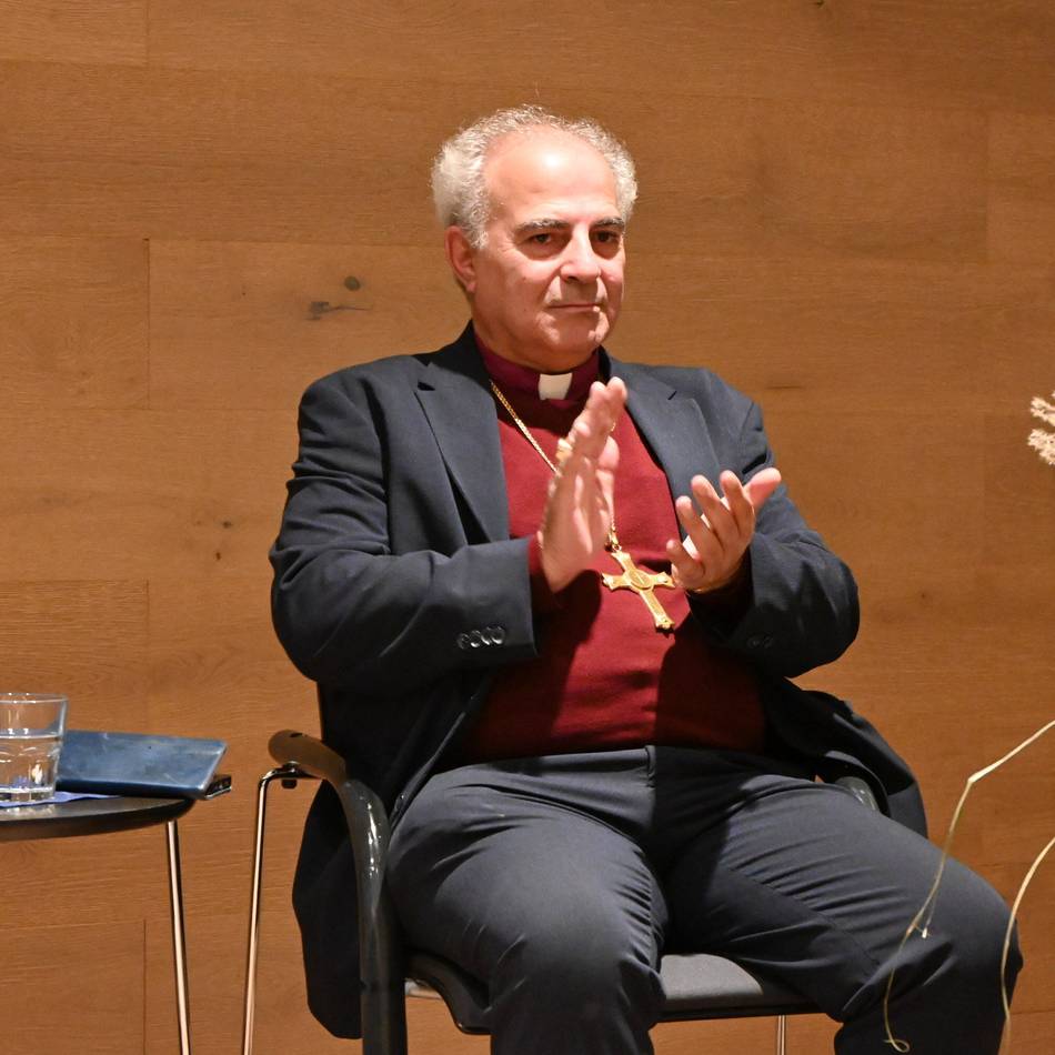 Palästinensischer Bischof bedauert Eklat: Weiter Debatte um „Völkermord“-Äußerung in Azar-Predigt