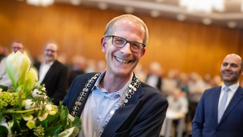 Konstituierende Sitzung des Stadtrates in Langenfeld: Gerold Wenzens als Bürgermeister vereidigt