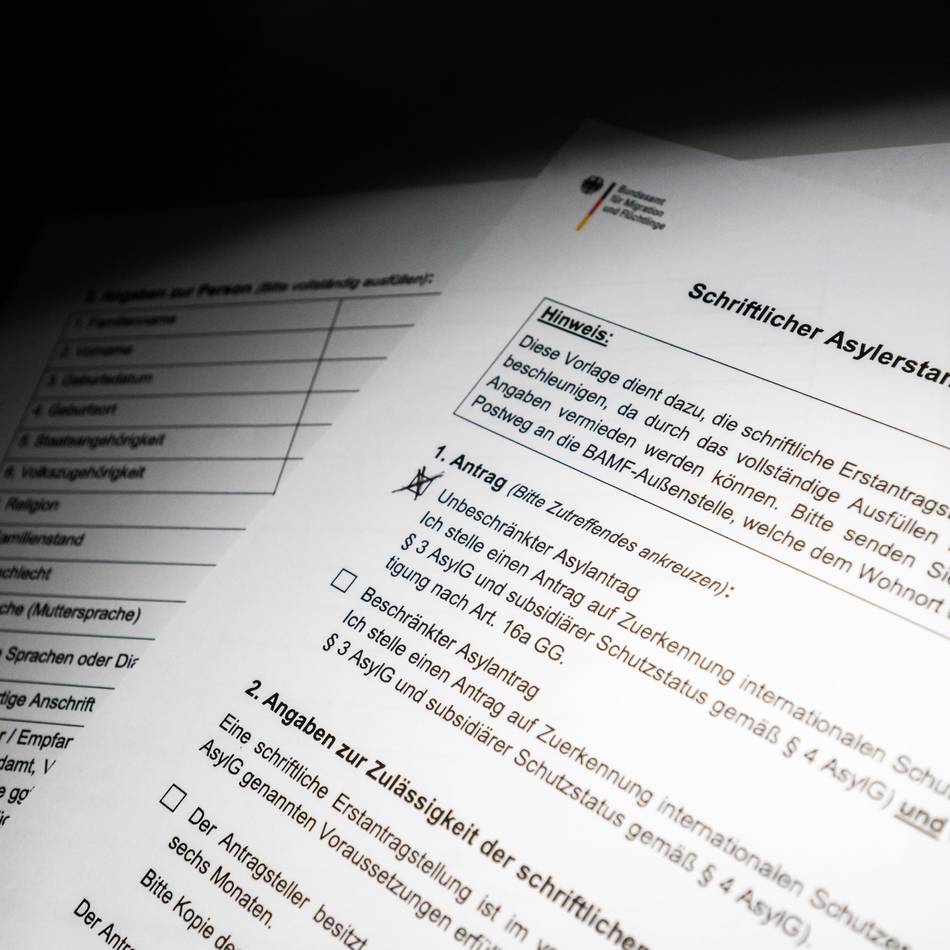 Immer weniger Menschen dürfen bleiben: Asyl-Anträge von immer mehr Syrern im Oktober abgelehnt