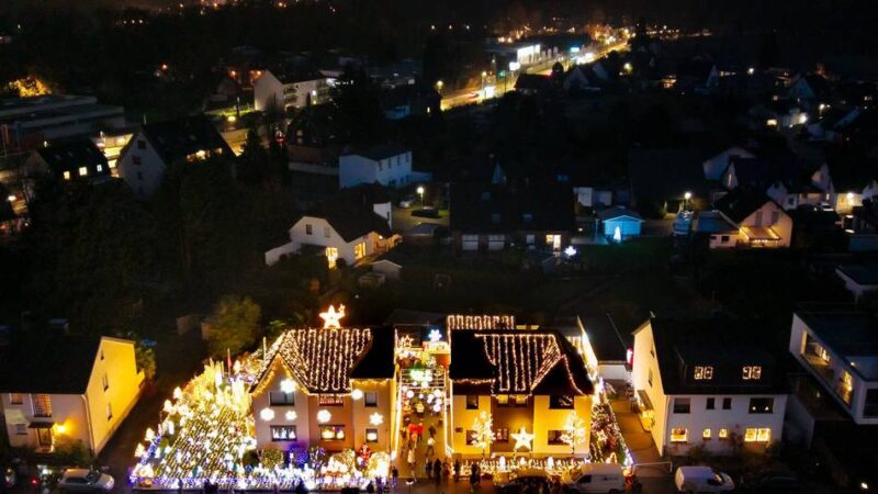 In Langenfeld: Das Weihnachtshaus in Wiescheid leuchtet wieder