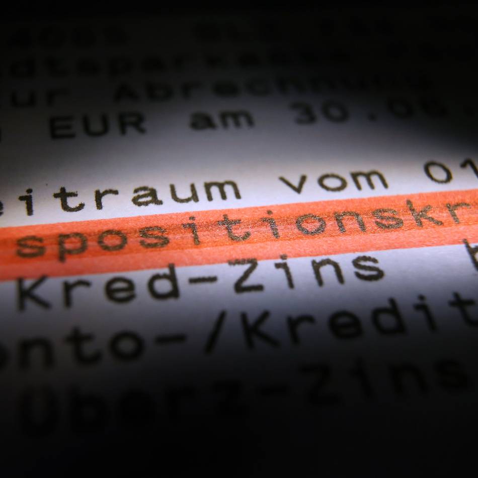 Hohe Zinsen sind das Problem: Wie man wieder aus der Dispofalle kommt