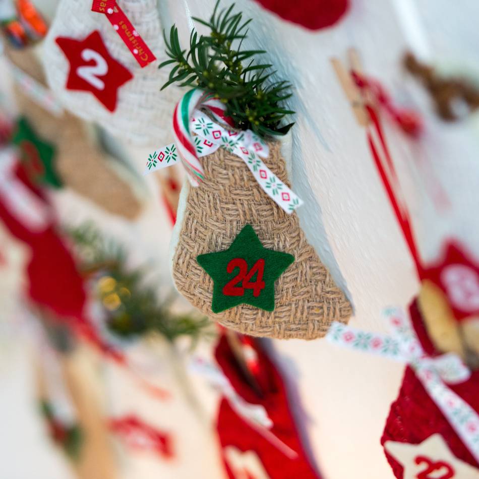 Die Volkshochschule lockt mit vorweihnachtlichen Angeboten: Ideen für eigene Adventskalender und Weihnachtsdeko