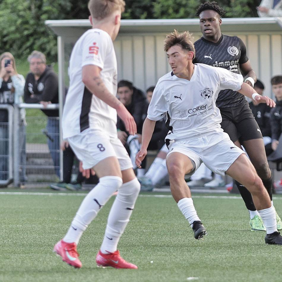 Beide Teams kämpfen um den Anschluss nach oben: VfB 03 lädt zum Flutlichtduell gegen taktisch starke Homberger