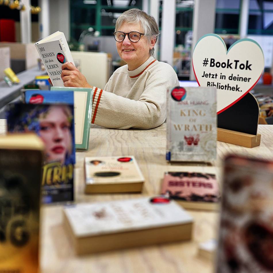Tiktok-Büchertrend in Mettmann: „Wenn ein Buch auf der Booktok-Liste steht, wollen die Menschen es lesen“