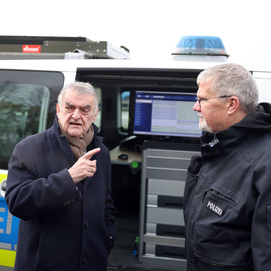 Die Polizei bekommt 14 Fernauslesegeräte, um Fahrtenschreiber im Vorüberfahren auslesen zu können: Lastwagen-Check per Datenfunk