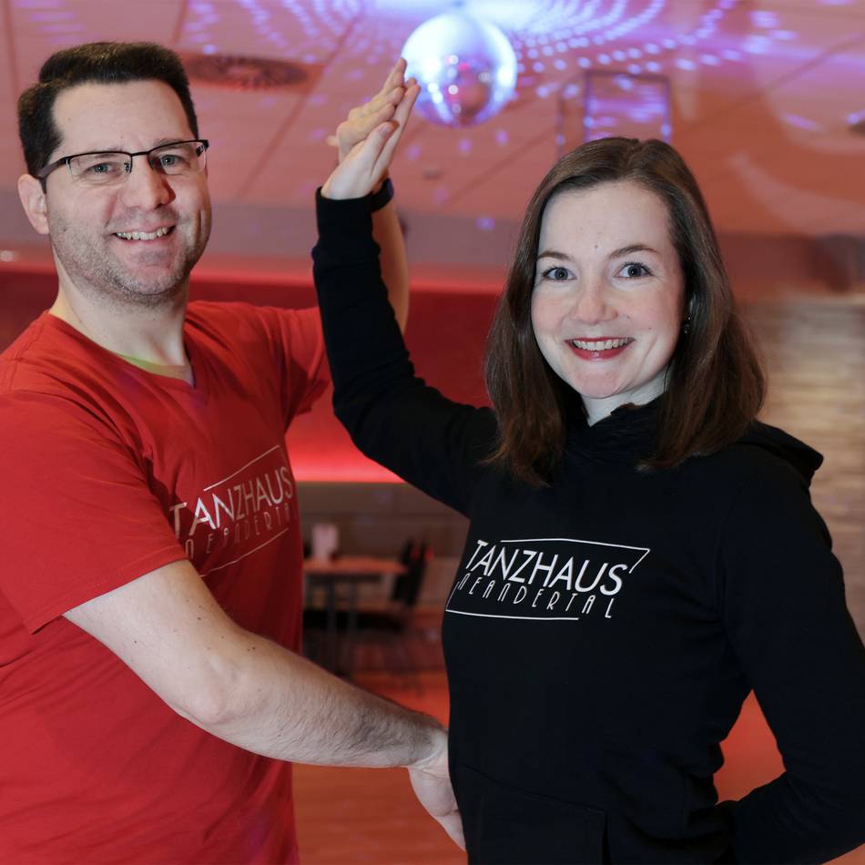 Am 8. November sollen die Hüften in Mettmann für einen guten Zweck schwingen: Tanzhaus Neandertal macht bei Bachata Weltrekordversuch mit