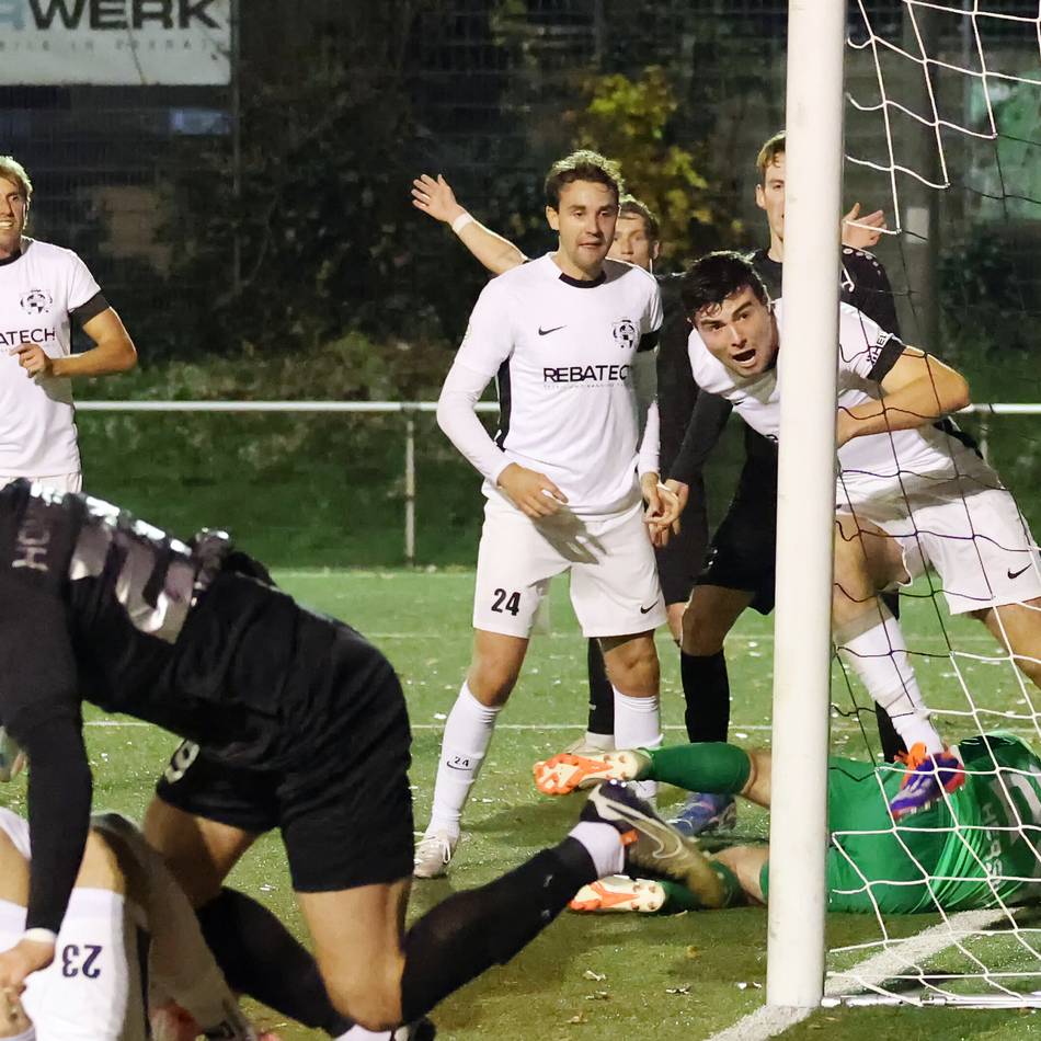 Verdienter Heimerfolg: Schlitzohr Pascal Weber nervt Hombergs Trainer Stefan Janßen