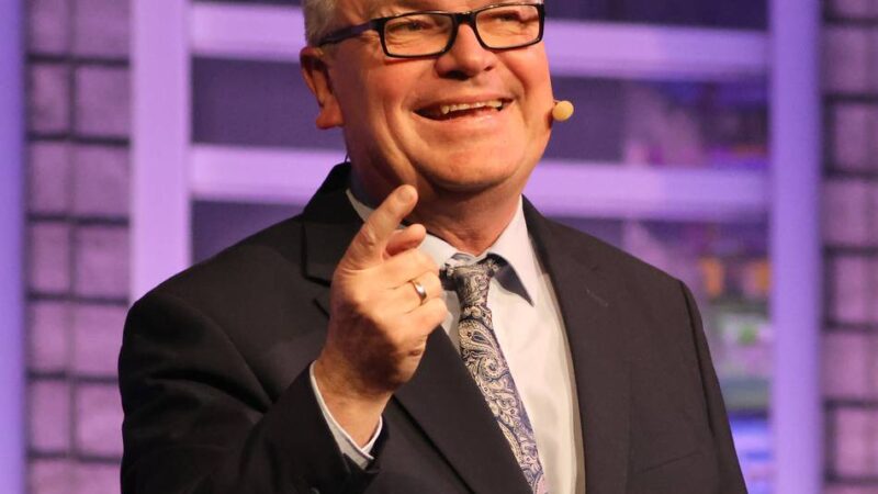 Ausverkaufte Stadthalle: Warum Kabarettist Jürgen Beckers seinen Auftritt in Kleve abbrechen musste