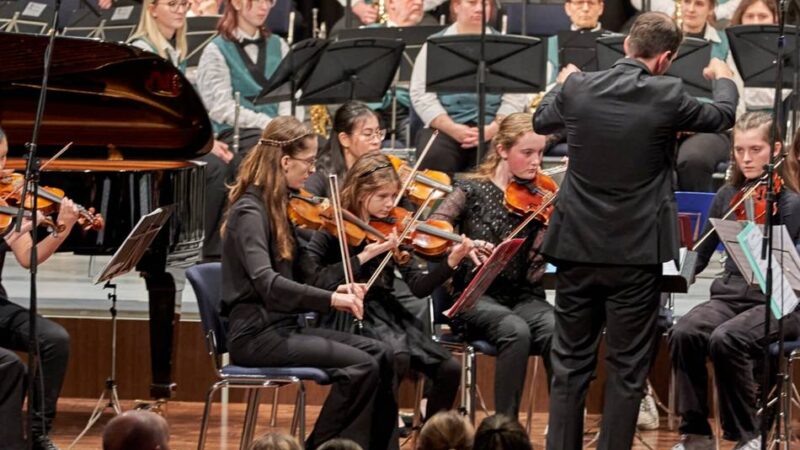 Weihnachtskonzert der Musikschule Hilden: Rudi reicht’s! – und jede Menge Musik