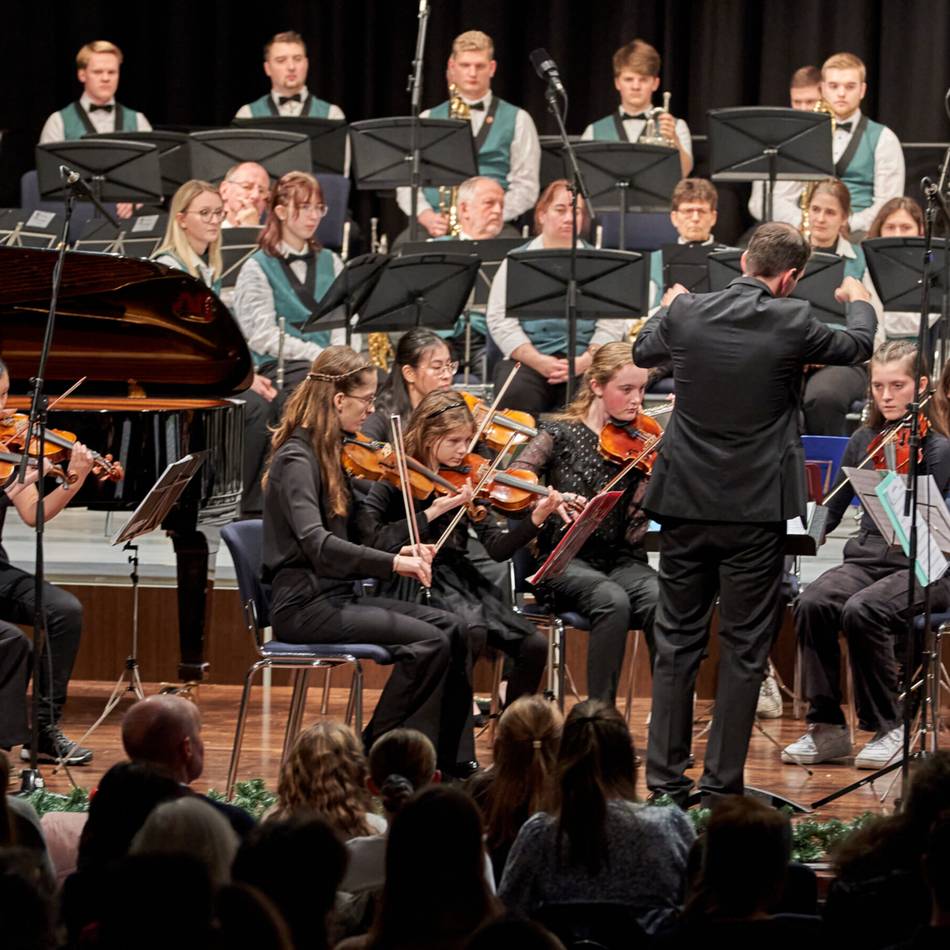 Weihnachtskonzert der Musikschule Hilden: Rudi reicht’s! – und jede Menge Musik