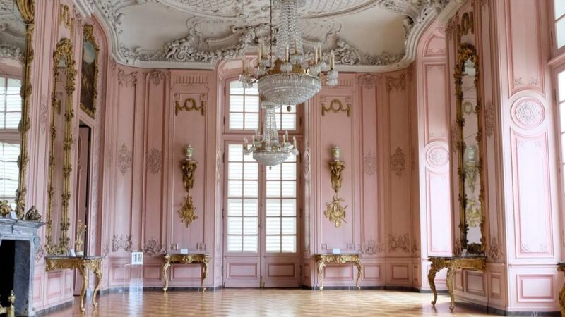 Angebot im Benrather Schloss: Ein Rundgang durchs Schloss mit dem Zeichenstift