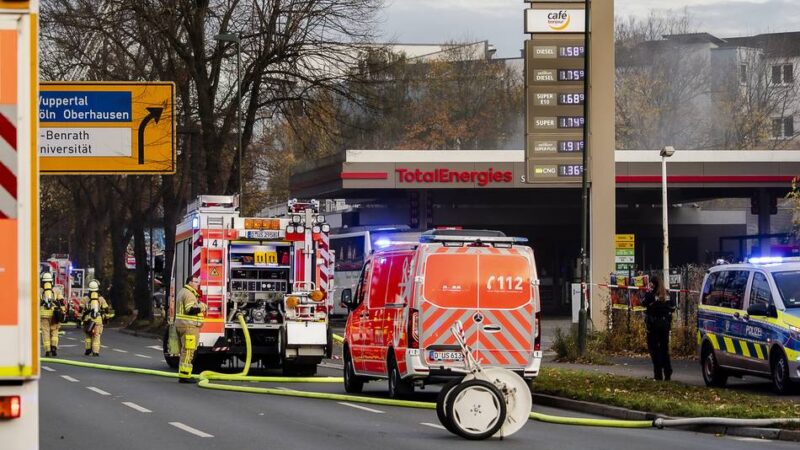 Feuerwehreinsatz in Düsseldorf: Brand an einer Tankstelle am Südring – lange Verkehrsstaus