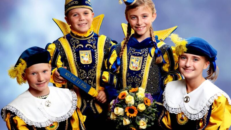 Winterbrauchtum in Düsseldorf: Karnevalsgesellschaft De 11 Pille startet in die Session