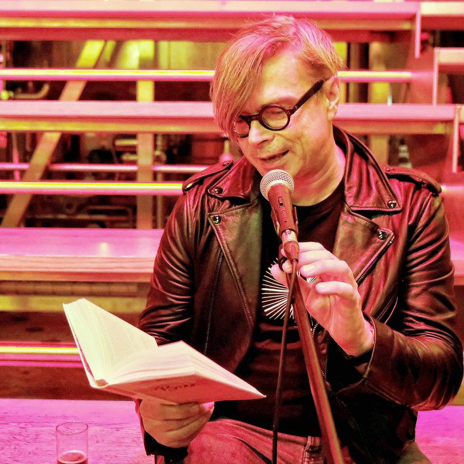 In der Brauerei Kürzer in Düsseldorf: Feucht-fröhliche Bier-Lesung mit Jaroslav Rudis