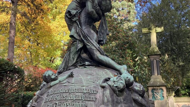 Düsseldorfer Nordfriedhof: Wie Grabmäler Trost spenden