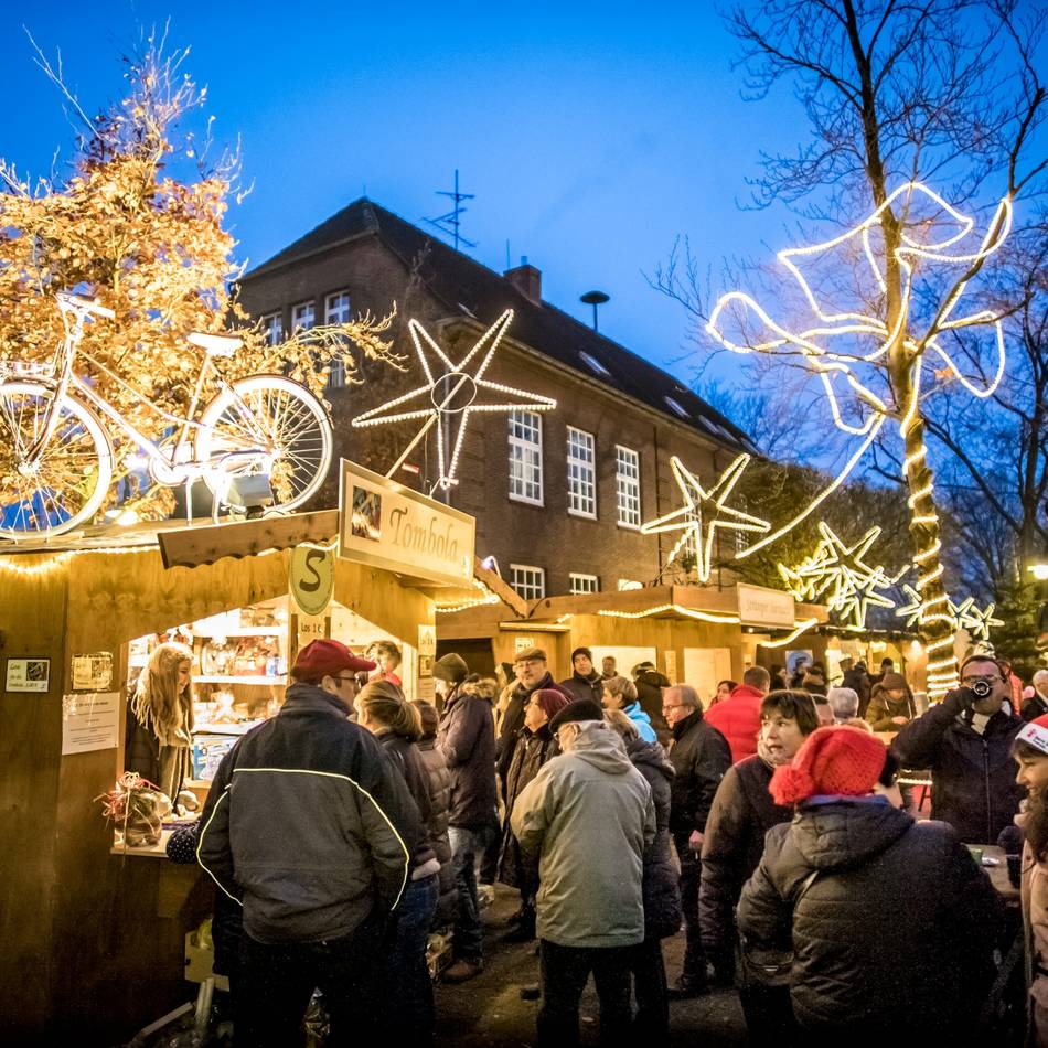 Beliebter Markt in Meerbusch: Von Musik bis Feuerwerk – das bietet der 25. Strümper Weihnachtsmarkt