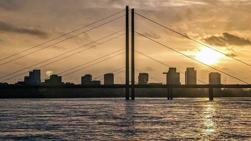 Düsseldorfer Wahrzeichen: Die Uhr am Rheinturm ist defekt – wie es dort nun weitergeht