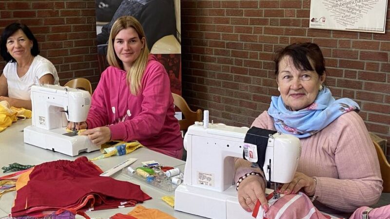 Medizinische Versorgung: Initiative der Caritas-Flüchtlingshilfe engagiert sich mit Nähprojekt