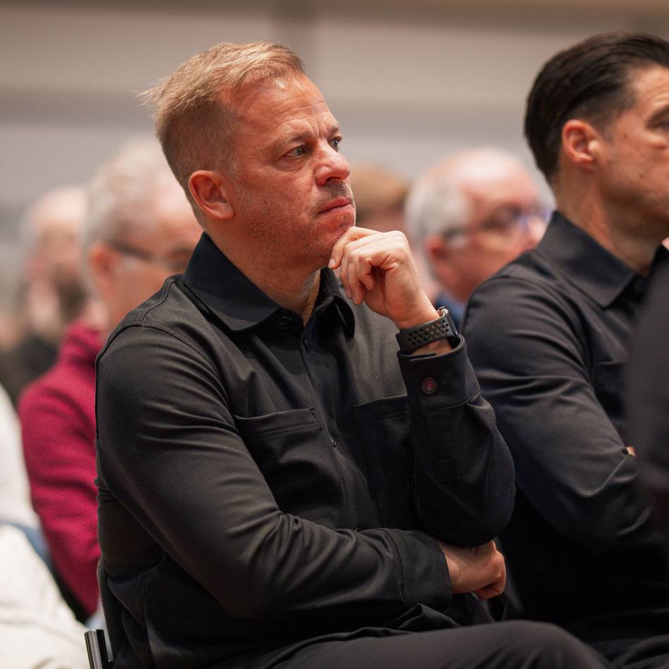 Großes Interesse an Fortuna-Mitgliederversammlung: Erst Gelächter, dann Applaus für die Mannschaft – Vorstand übt Selbstkritik