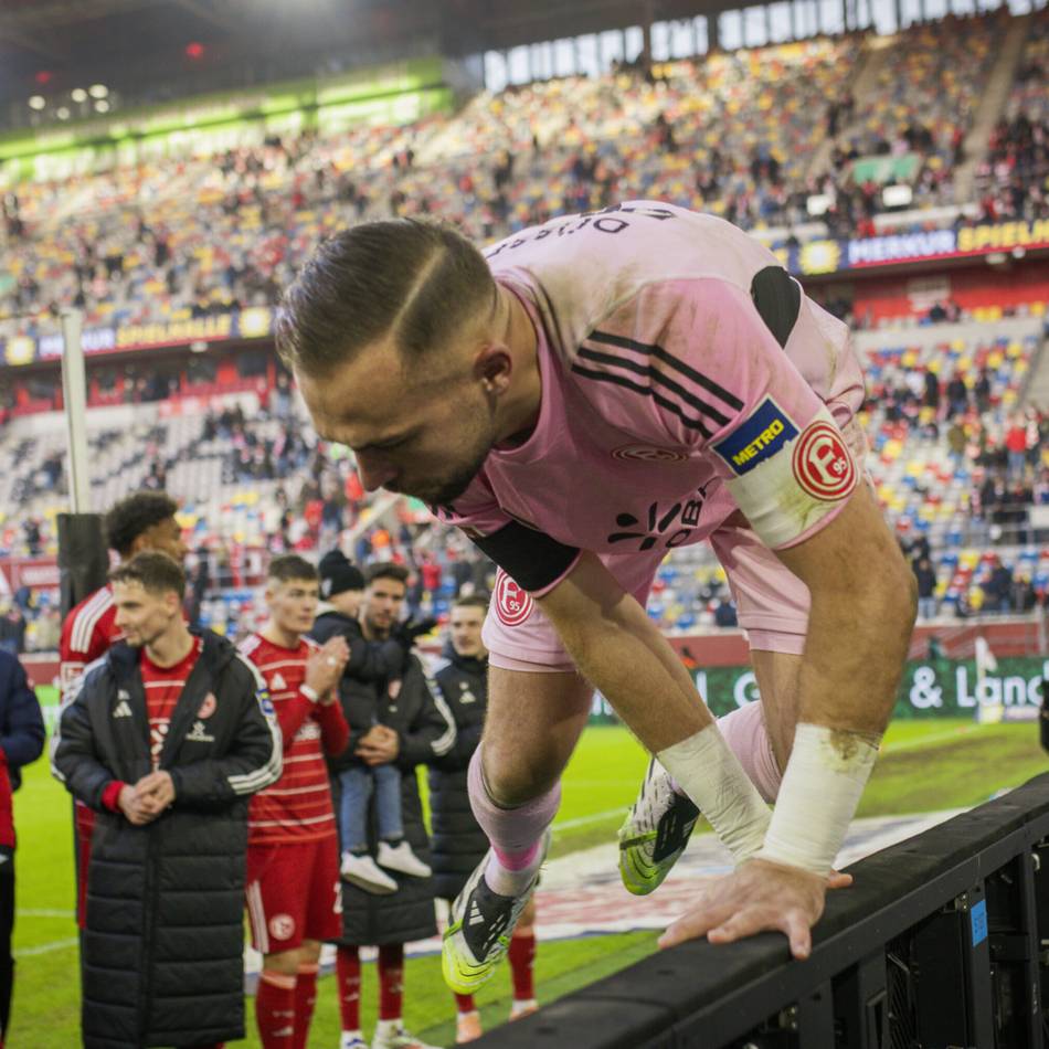 Zwei Wochen nach Kastenmeier-Interview: Jetzt also doch – Fortuna feiert ersten Sieg unter Anfang mit Mannschaftsabend