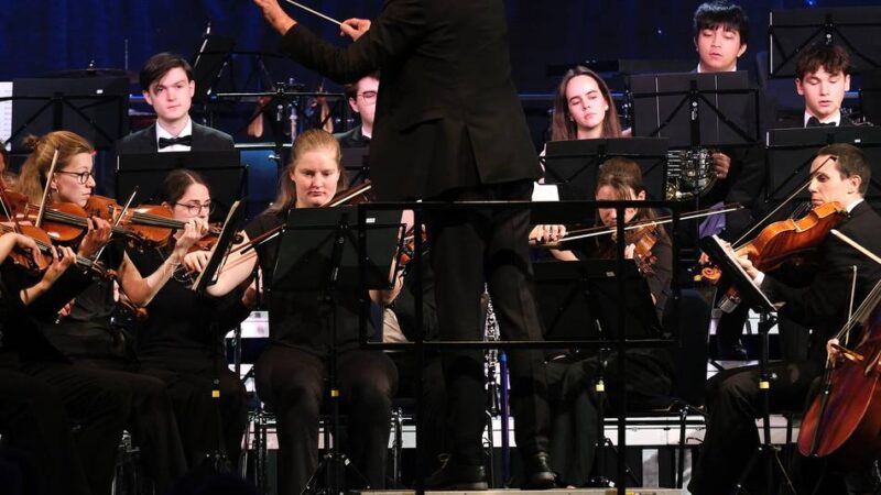 Kultur in Ratingen: Orchester zeigt große Spielfreude in der Stadthalle