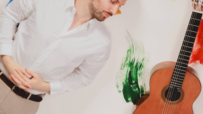 Düsseldorfer Gitarrist Jakob Wagner legt sein Debüt „Pictures“ vor: Grenzgänger zwischen Musik und Kunst