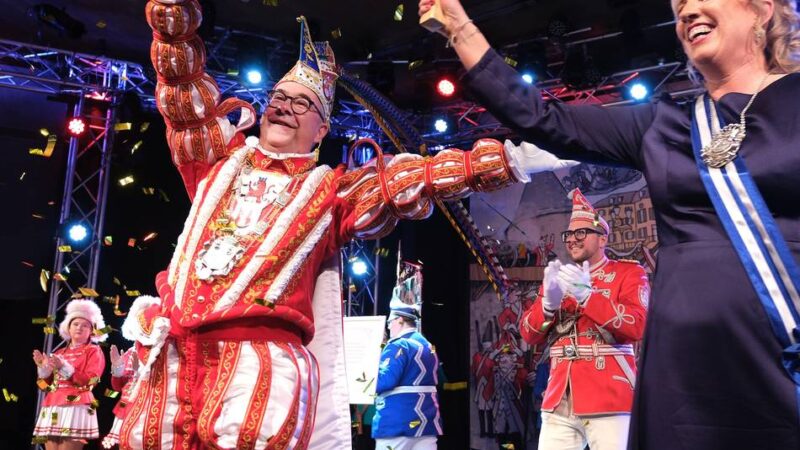 Prinzenpaarproklamation in Ratingen: Die Fangemeinde steht „zosamme“