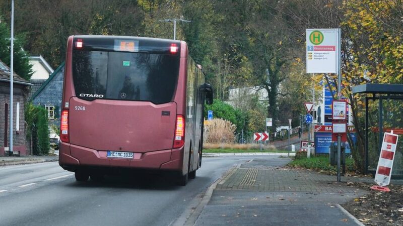 Im Ratinger Stadtgebiet: Haltestelle: Kampf um ein Stück Asphalt