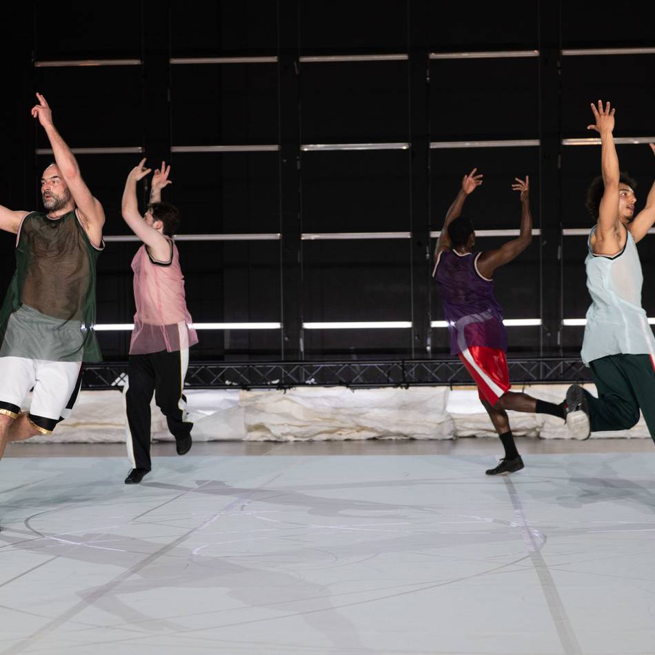 Inszenierung im Tanzhaus NRW: Wenn die „Vier Jahreszeiten“ in Fleisch und Blut übergehen