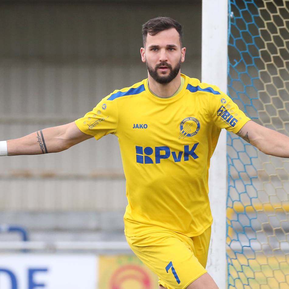 Sportlicher Leiter Zitzen spielt durch: Nettetal dank frühem Torfestivals mit Sieg gegen TuRu Düsseldorf